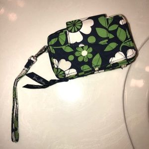 Brand New Vera Bradley Wristlet 🍃